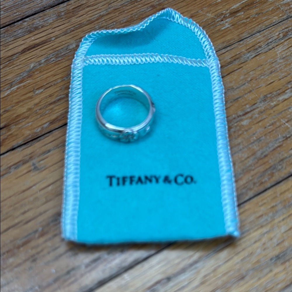 Tiffany & Co. Silver floral Ring with Pouch